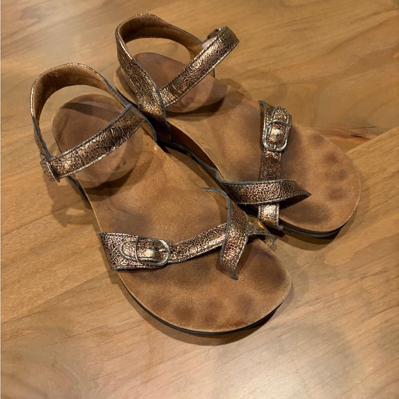 $195 SAS Pampa Toe Loop Sandal Metallic Women’s Size 6.5 - Picture 2 of 8